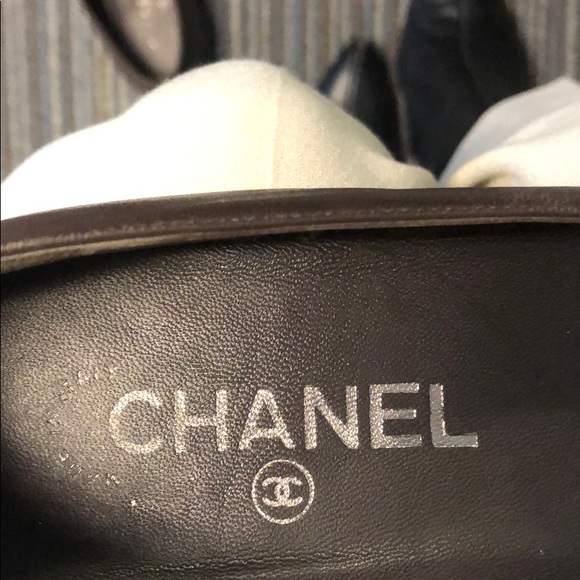 COPY - Authentic Chanel leather loafers with chains - Picture 2 of 8